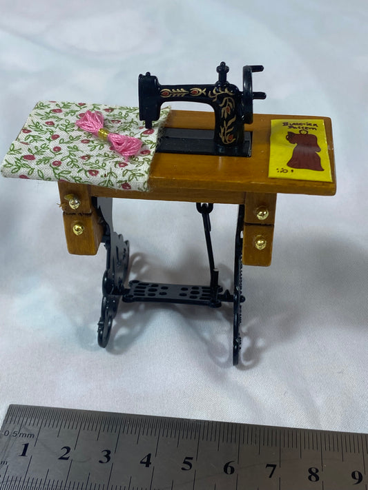 Doll House Miniature 1:12 Dollhouse Artisan Sewing Machine for Obitsu Momoko BJD