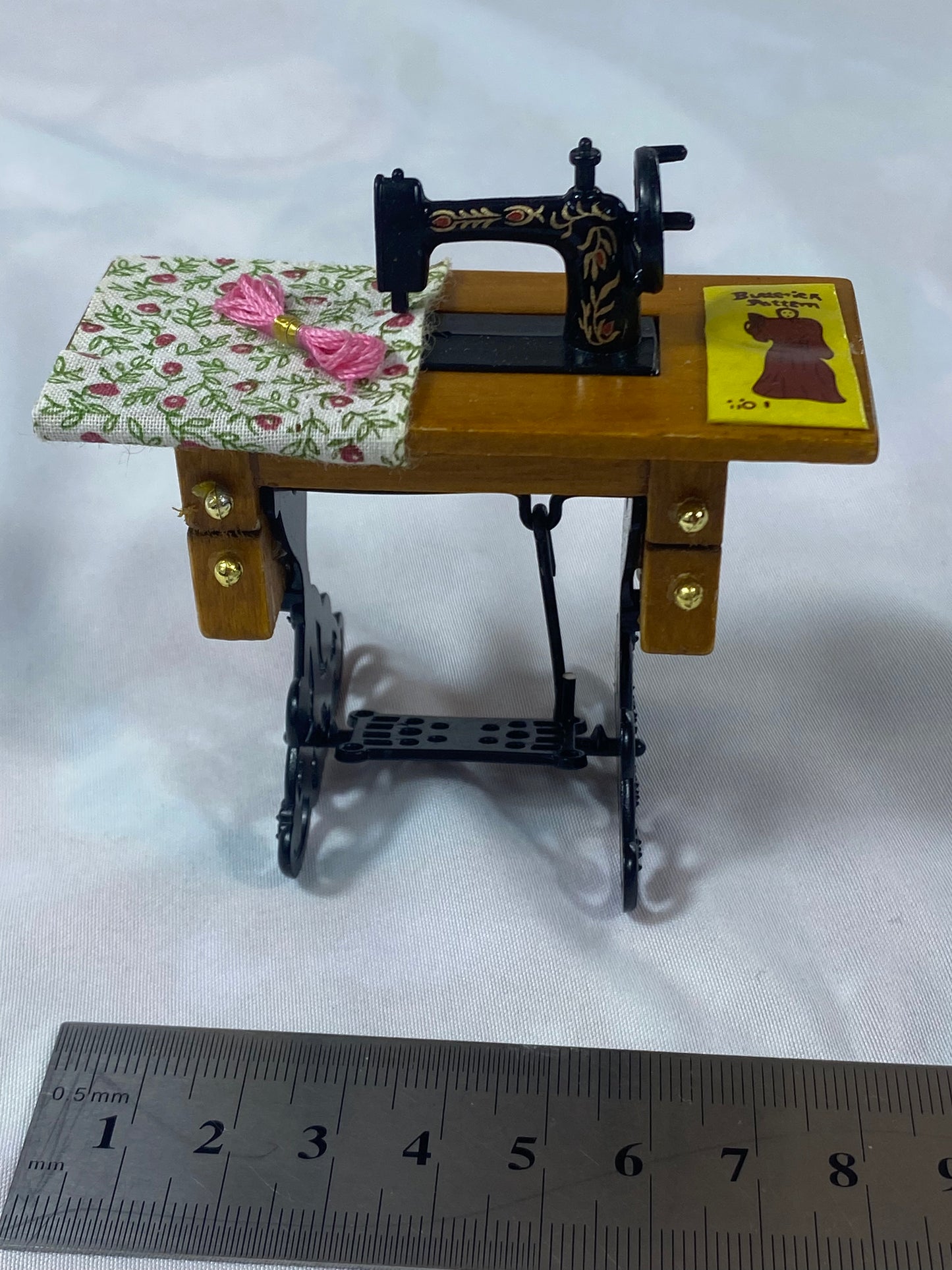 Doll House Miniature 1:12 Dollhouse Artisan Sewing Machine for Obitsu Momoko BJD