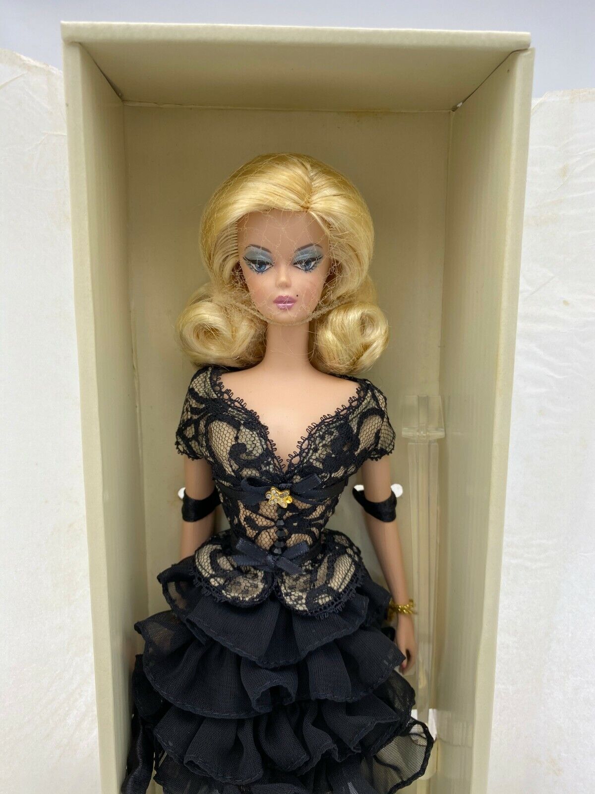 A Trace of Lace Doll Silkstone Barbie Blonde Platinum Label Japan Exclusive Fashion Model Mattel